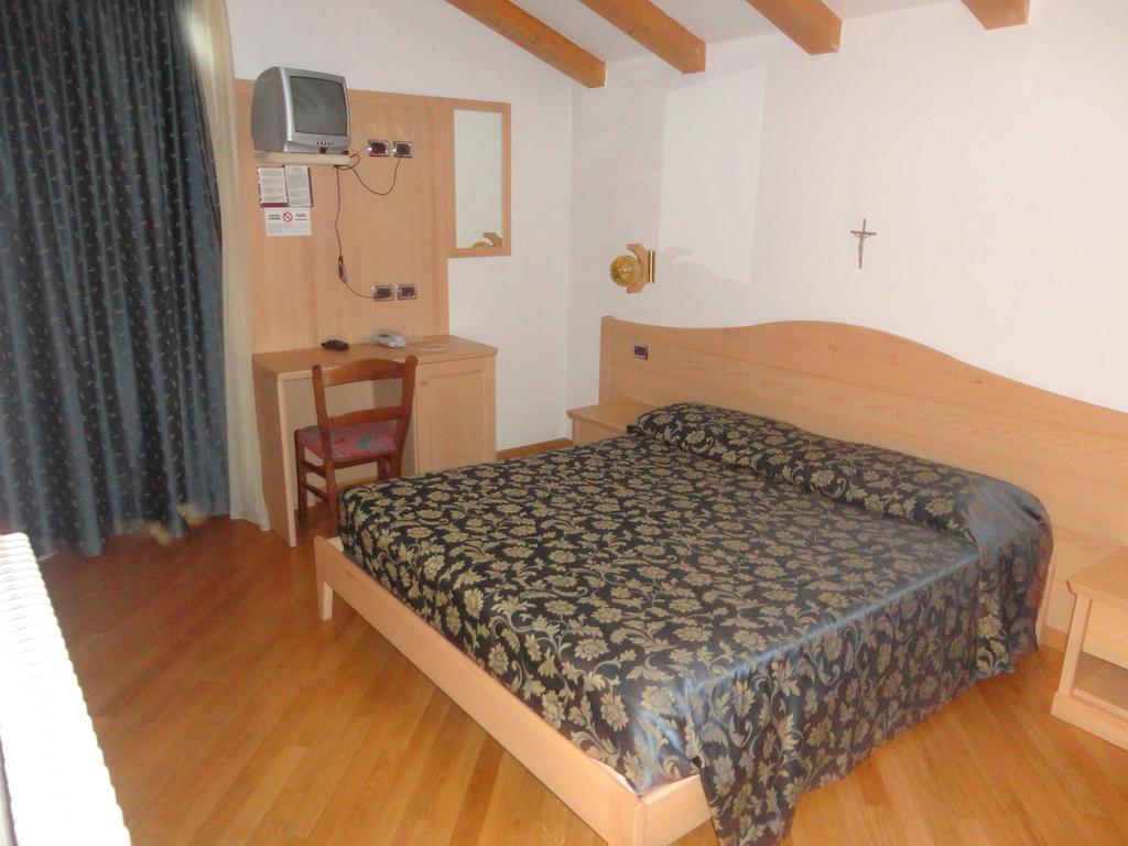 Hotel Al Caminetto Чембра Екстериор снимка