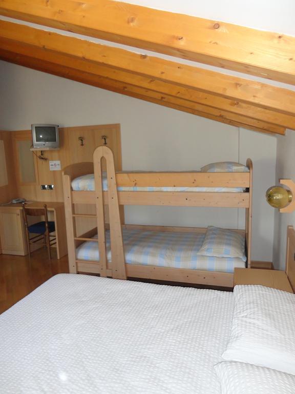 Hotel Al Caminetto Чембра Стая снимка